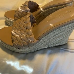 Wedges tan